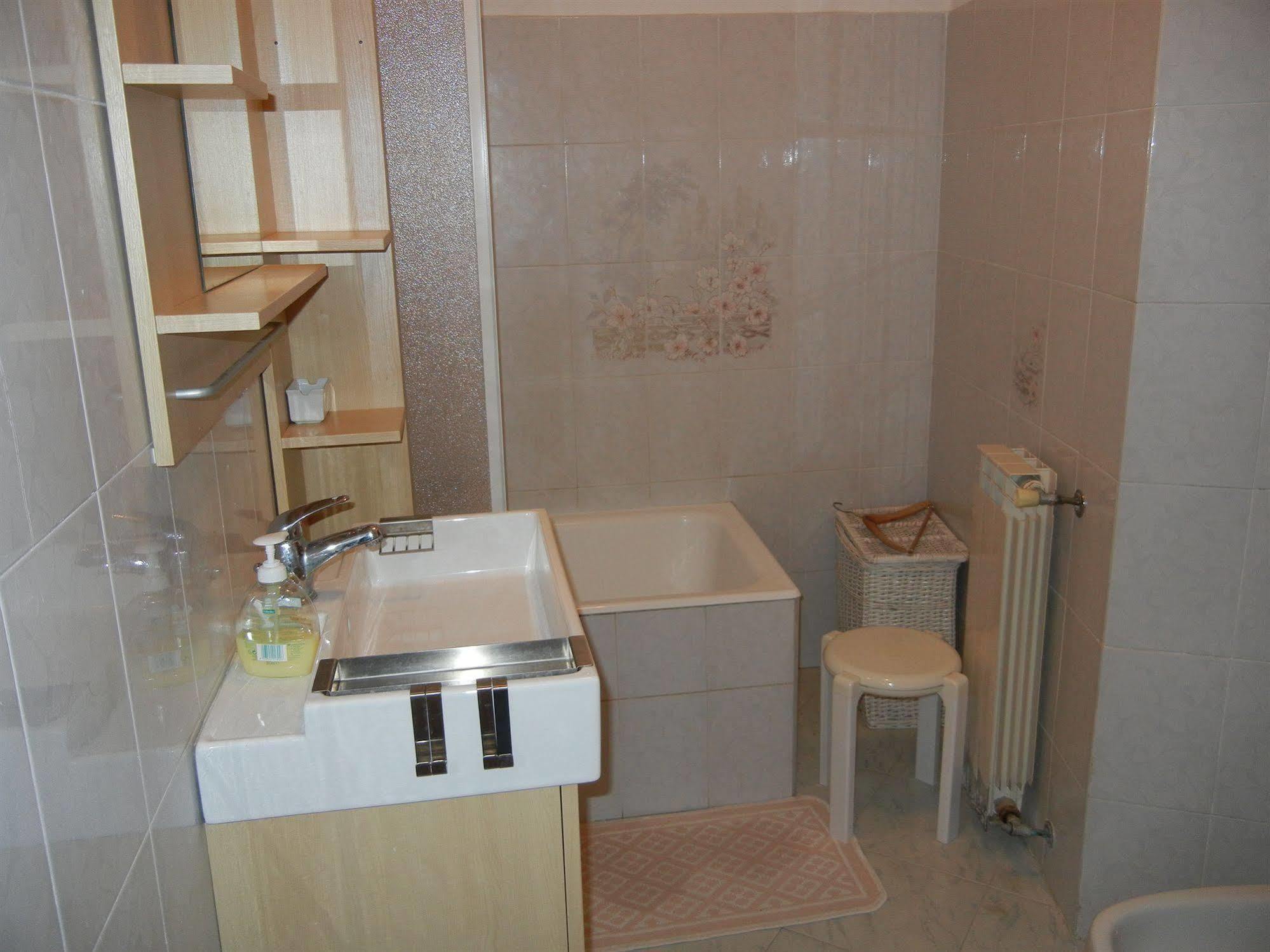 Rina Rooms เวอนาซซา ภายนอก รูปภาพ